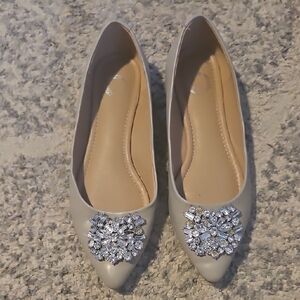 Elegant Crystal-Embellished Women's Pointed Flats in Beige
